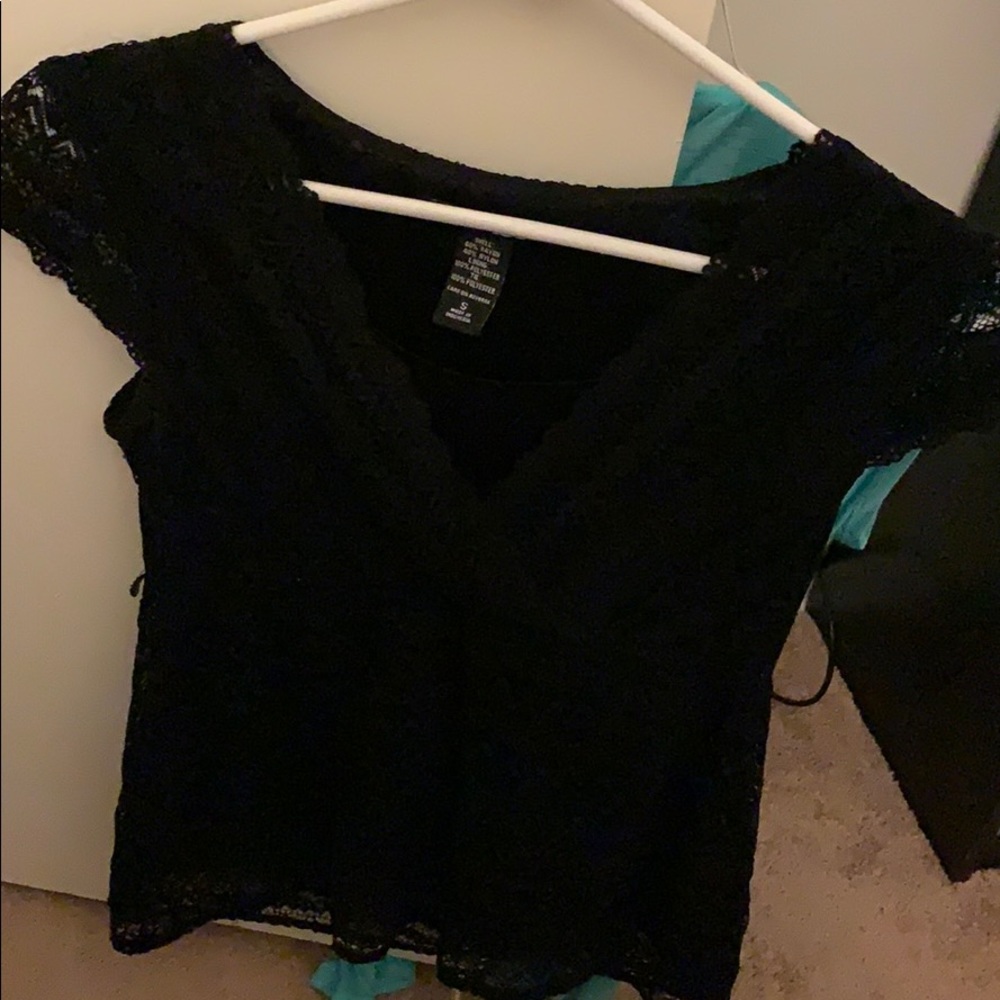 Black short sleeve shirt